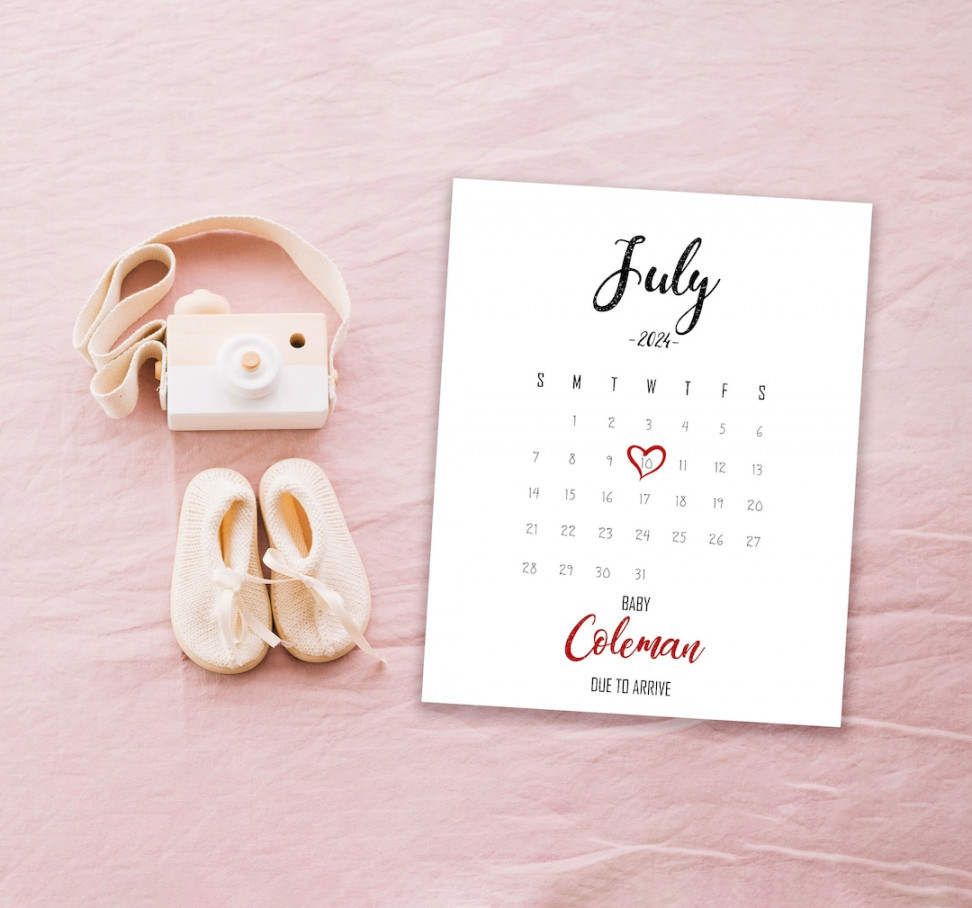 JULY  Custom PREGNANCY ANNOUNCEMENT Calendar, Social Media